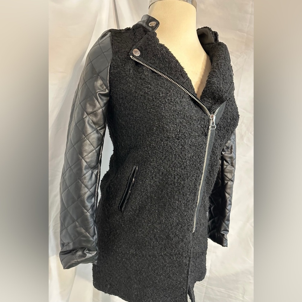 Stylish Black Quilted Sleeve, Wool Blended Women's Jacket